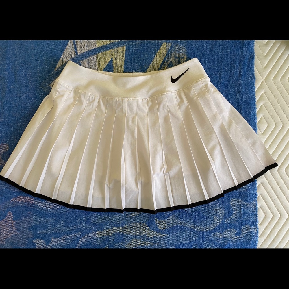 Nike White Victory Pleated Dri-FIT Tennis Skirt